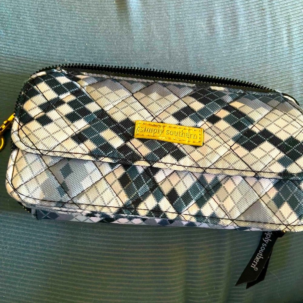 GUC Simply Southern Wristlet/Plaid Design-Large Enough to Hold Everything!